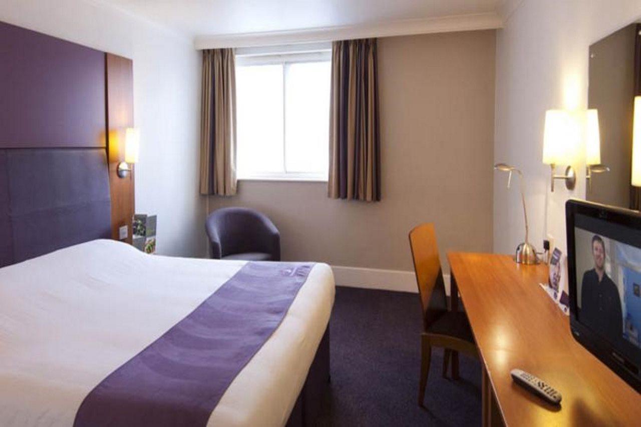 Premier Inn Watford Central Dış mekan fotoğraf